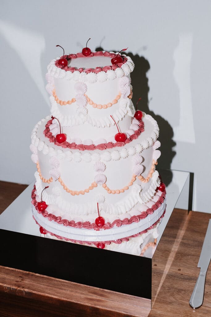 stunning wedding cake