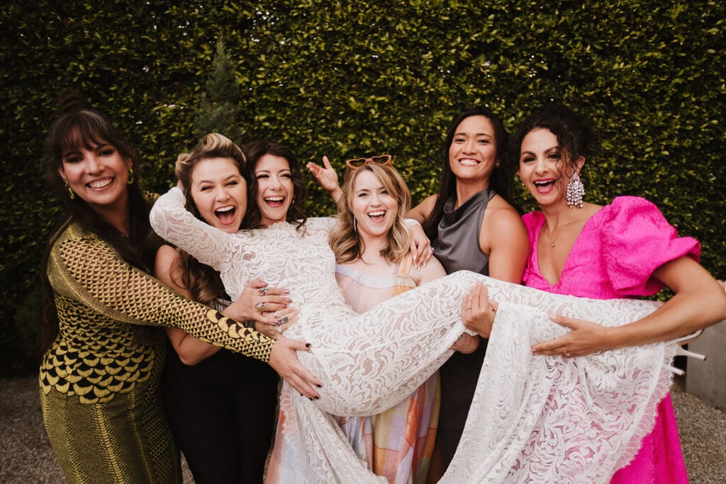 cute picture of the bride and her bridesmaids
